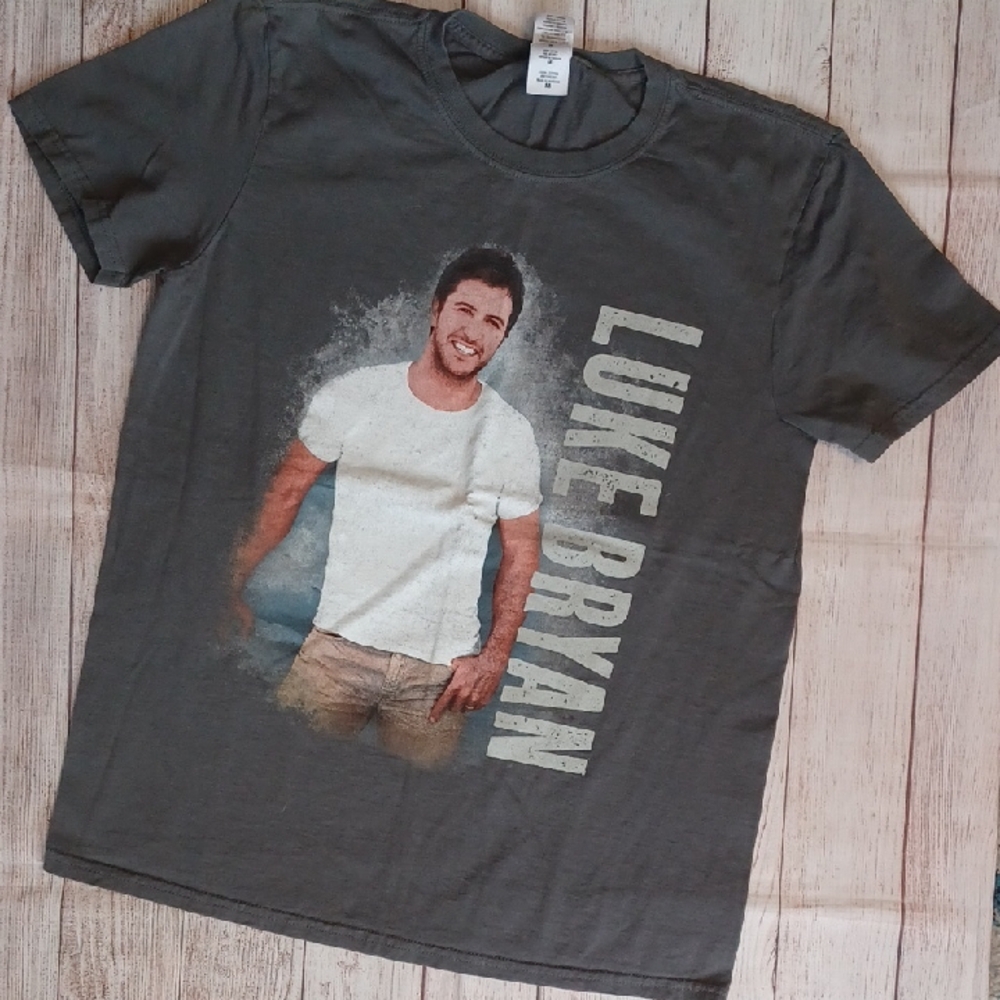 Luke Bryan Tailgates & Tanlines 2011 Concert T-Shirt.